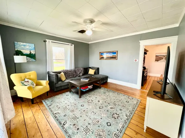 $325,000 | 2710 Dartmouth College Highway, Haverhill, NH 03774