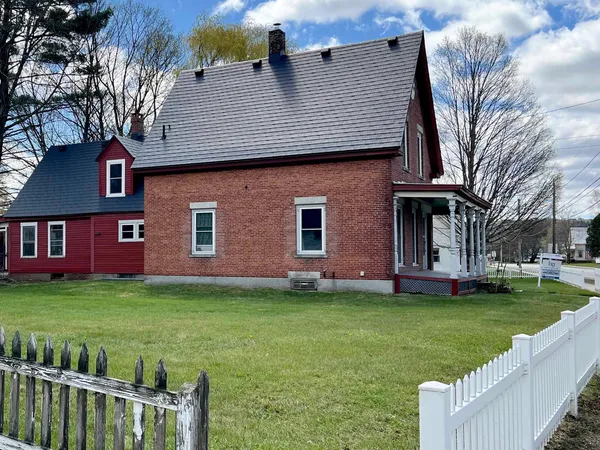 $325,000 | 2710 Dartmouth College Highway, Haverhill, NH 03774