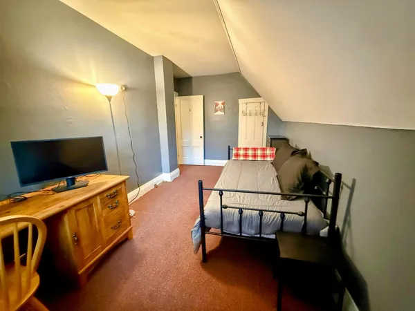 $325,000 | 2710 Dartmouth College Highway, Haverhill, NH 03774