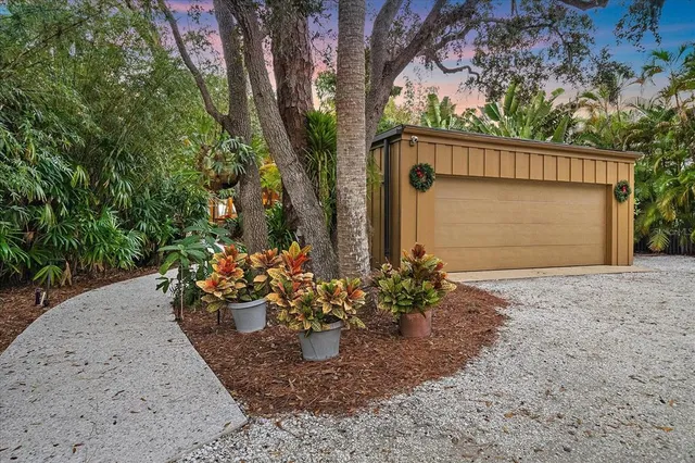 $12,500 | 3348 Old Oak Drive, Sarasota, FL 34239