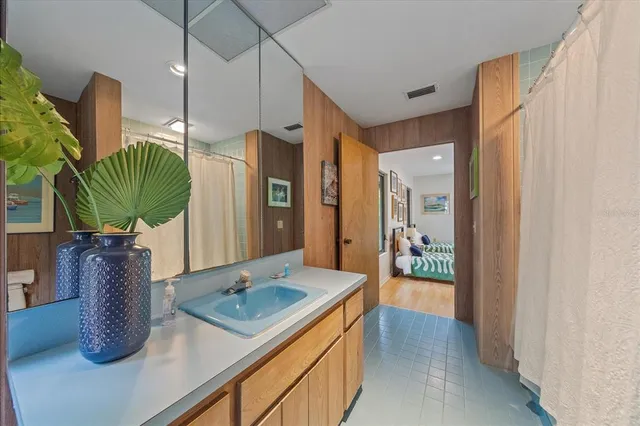 $12,500 | 3348 Old Oak Drive, Sarasota, FL 34239