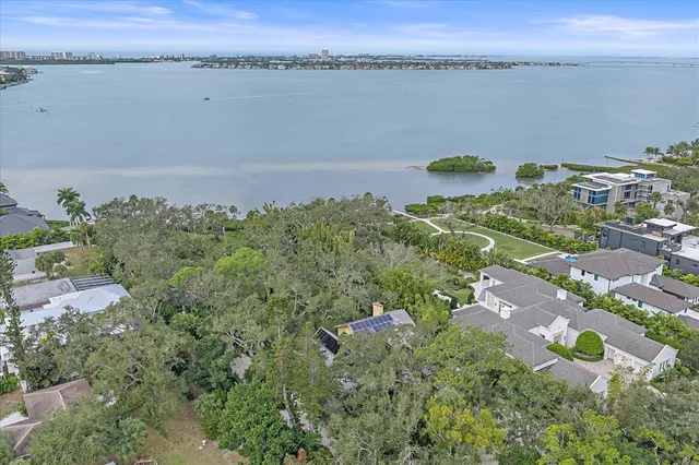 $12,500 | 3348 Old Oak Drive, Sarasota, FL 34239