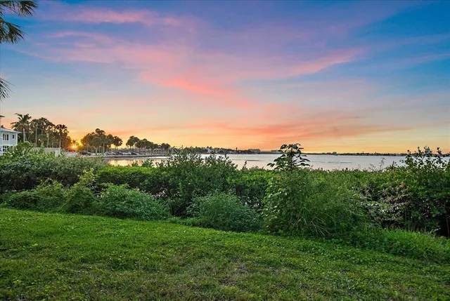 $12,500 | 3348 Old Oak Drive, Sarasota, FL 34239