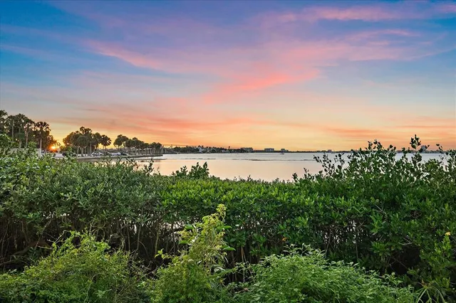 $12,500 | 3348 Old Oak Drive, Sarasota, FL 34239