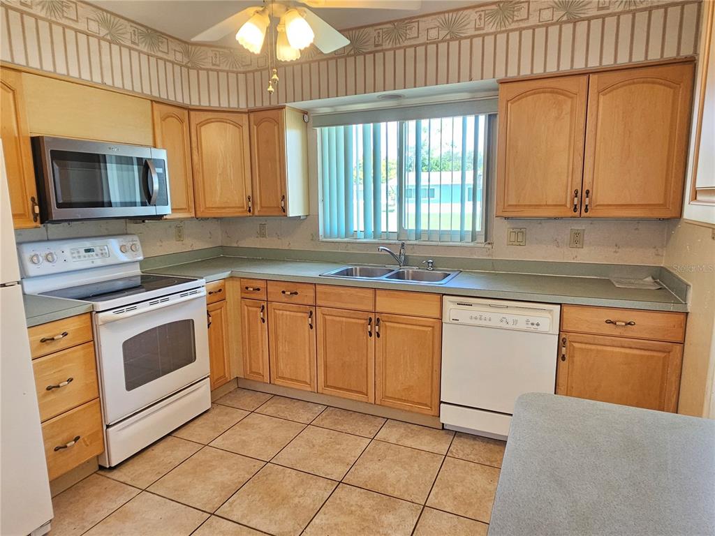 264 Glen Oak Road Venice, FL 34293 - Photo 8 of 40 Gallery Image 8