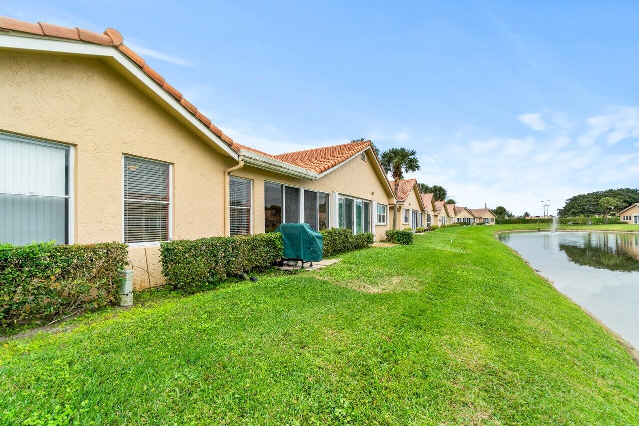 10941 Lakemore Lane, Unit B Boca Raton, FL 33498 - Photo 29 of 41 Exterior back