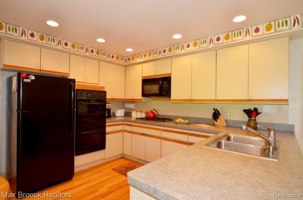 3791 West Pemberton Road Bloomfield Hills, MI 48302 - Photo 45 of 82 kitchen7 copy.jpg