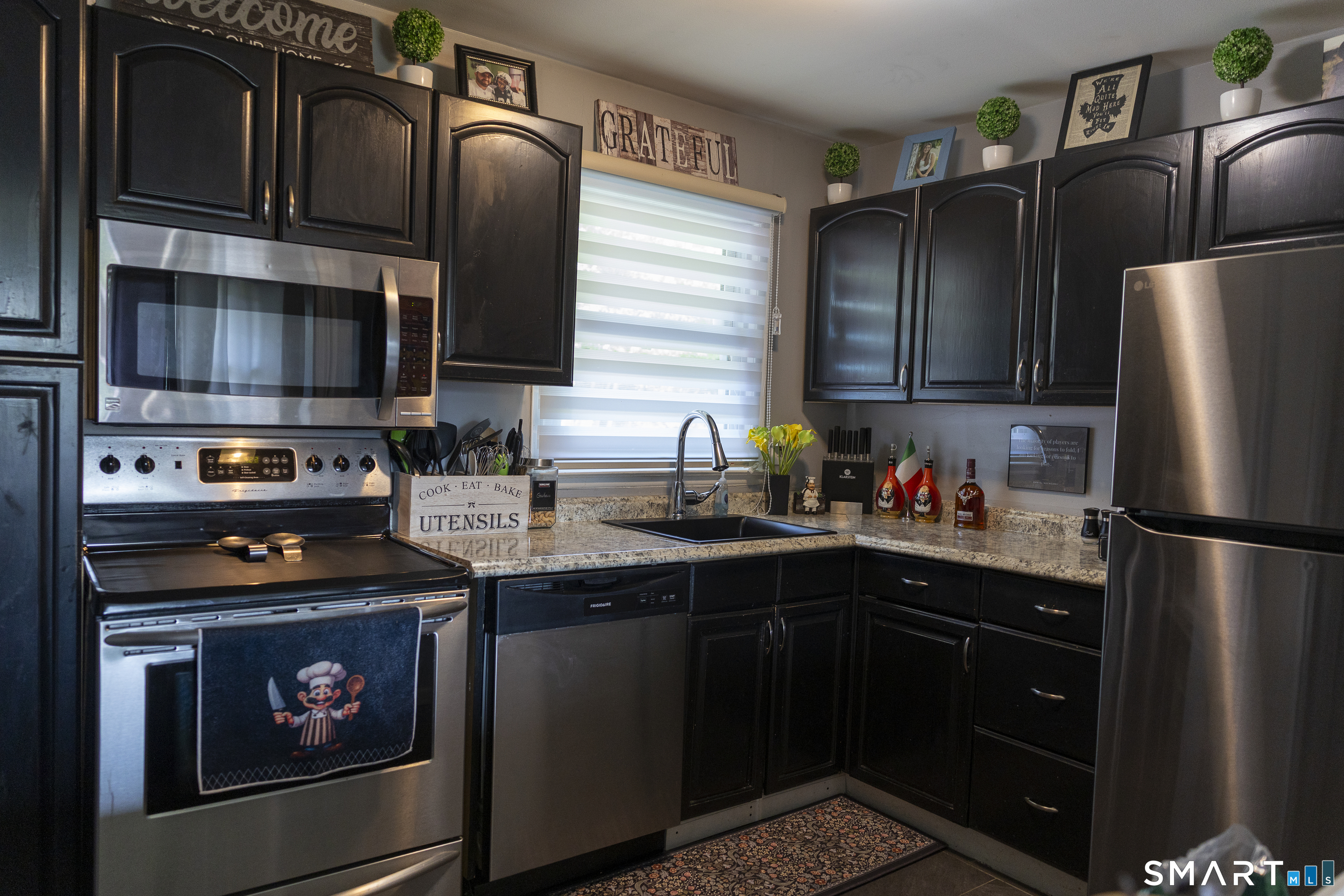 37 Johnson Road Wallingford, CT 06492 - Photo 2 of 40 Gallery Image 2
