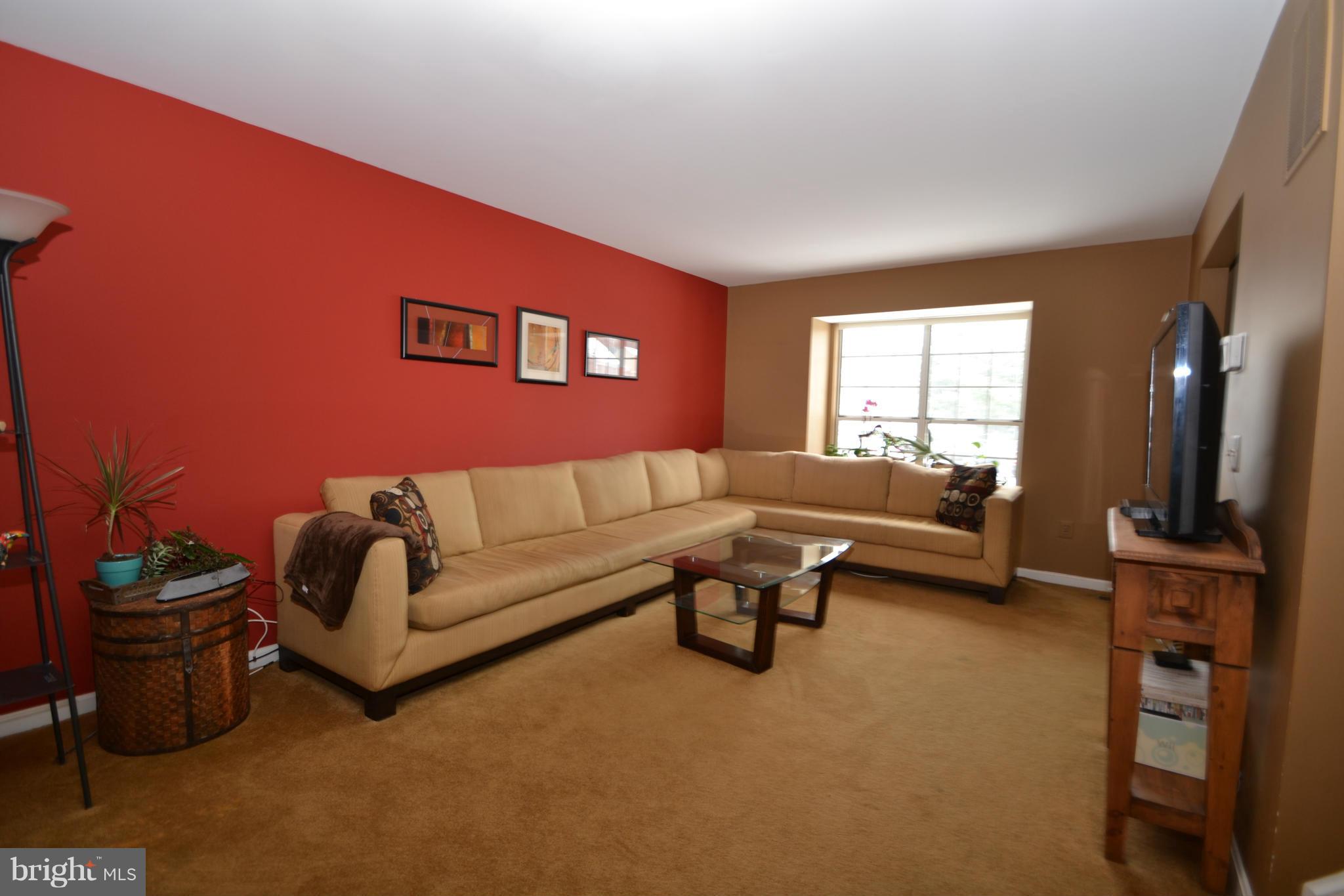 10931 Baskerville Road Reisterstown, MD 21136 - Photo 9 of 22 Living Room
