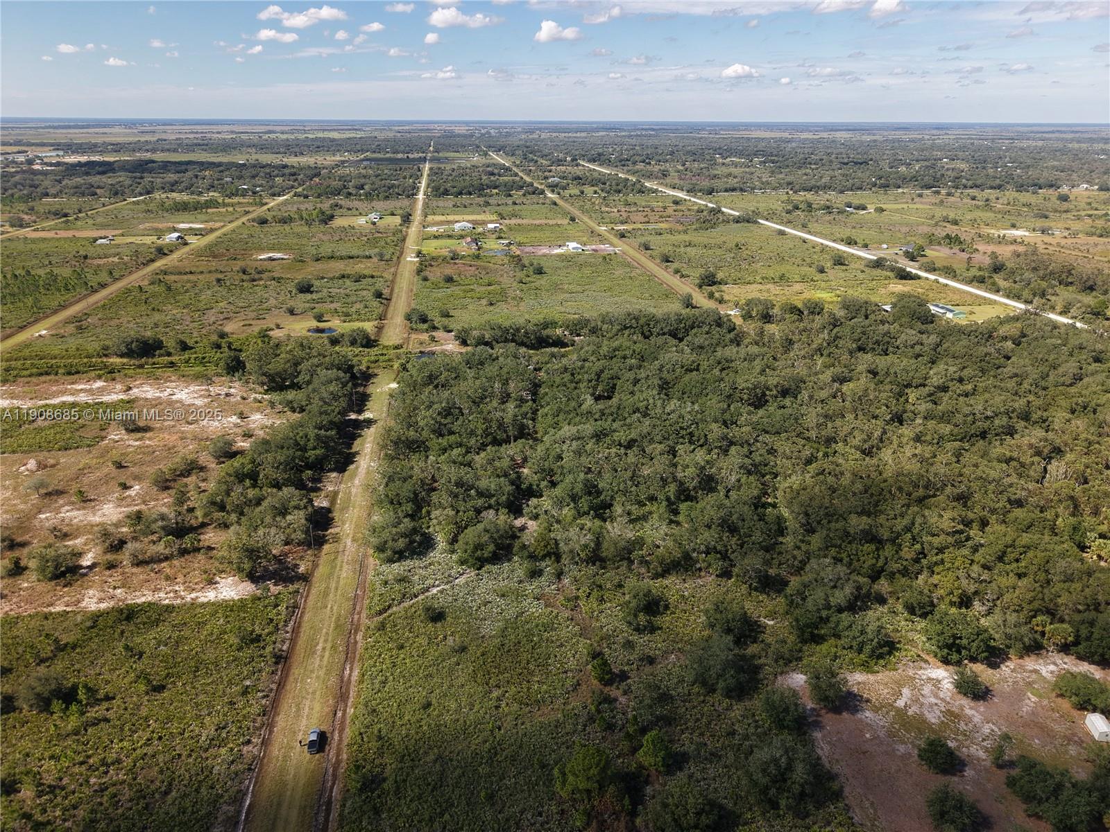 15527 Northwest 252nd Street Okeechobee, FL 34972 - Photo 17 of 32 a view of an ocean and beach