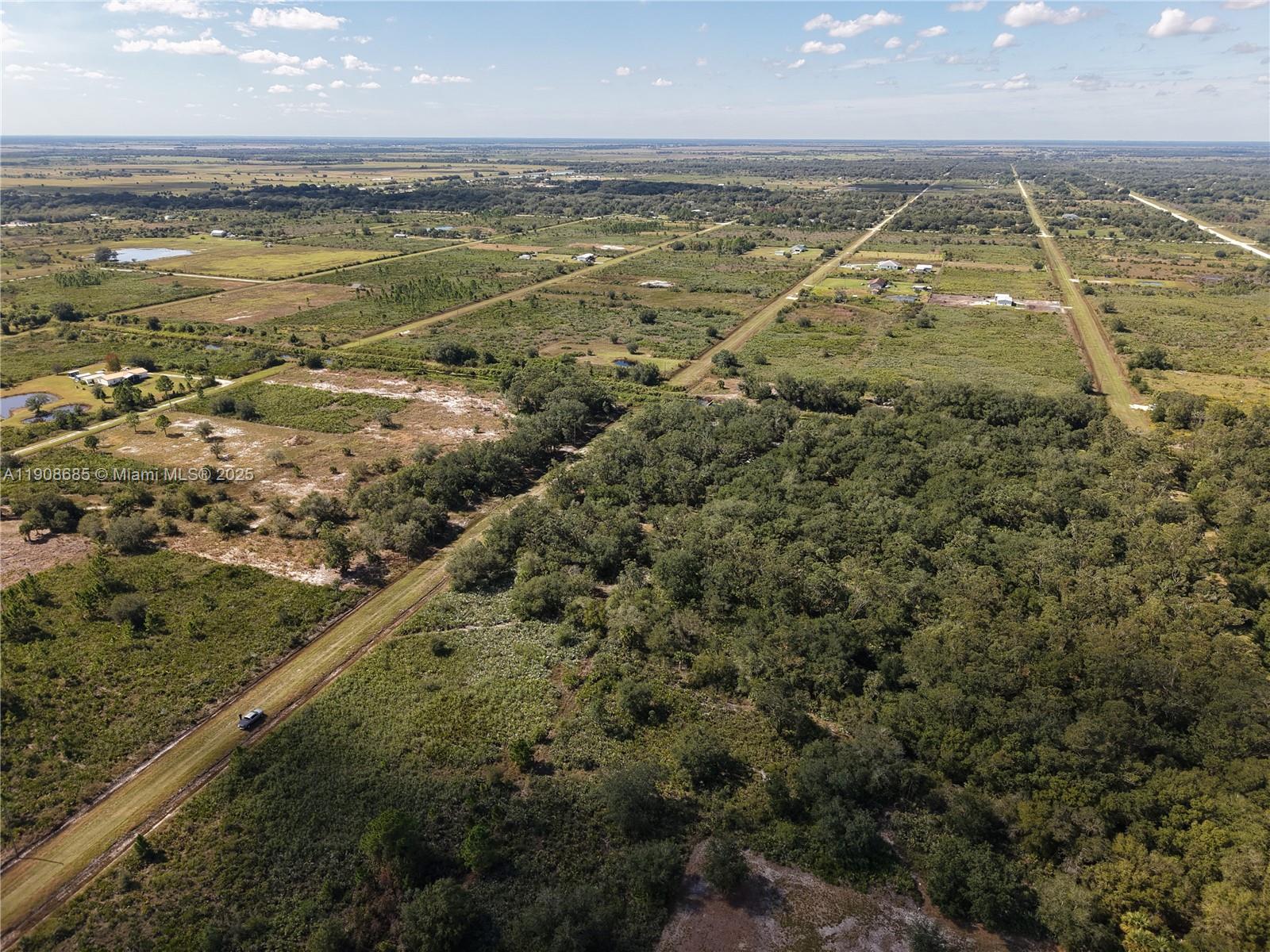 15527 Northwest 252nd Street Okeechobee, FL 34972 - Photo 18 of 32 a view of an ocean and beach