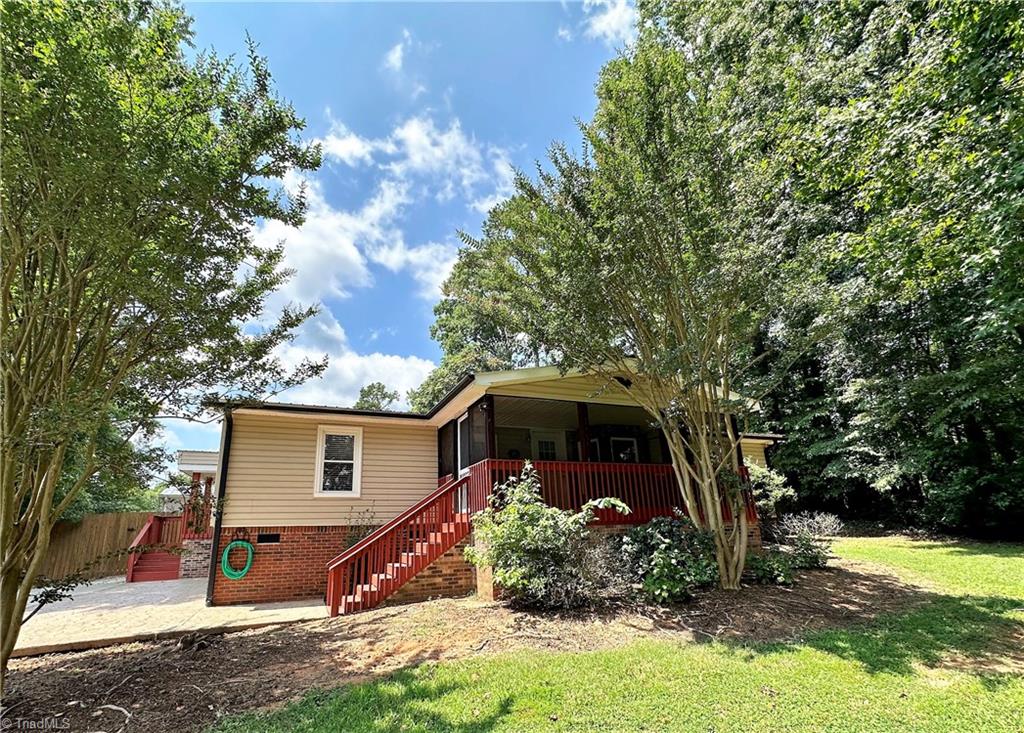 418 Nottingham Drive Lexington, NC 27292 - Photo 2 of 28