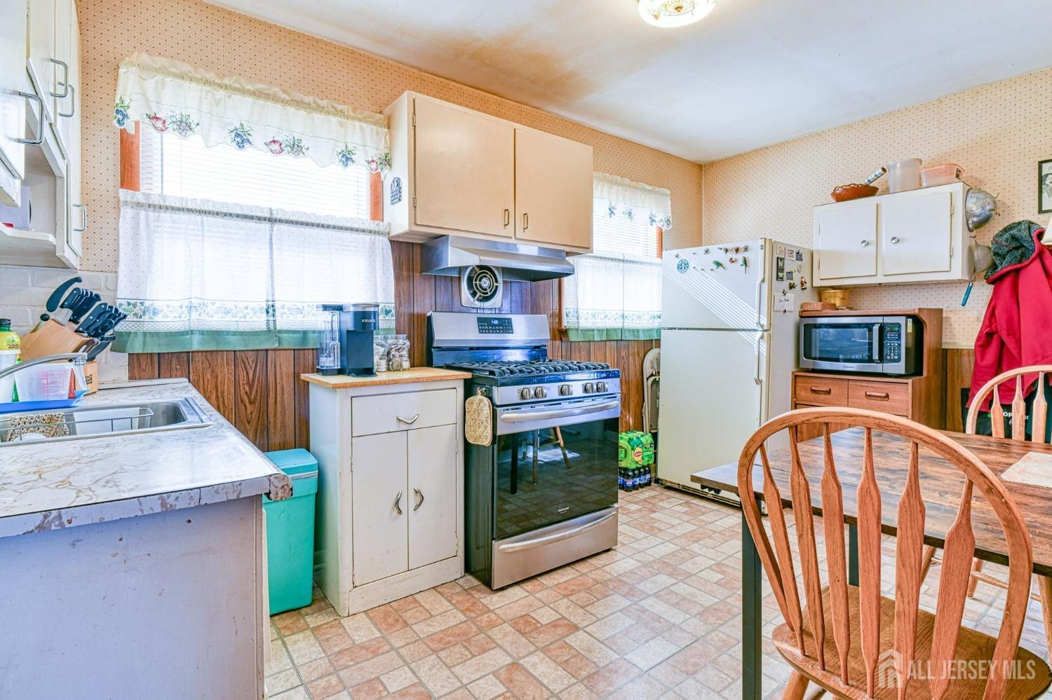 109 Milltown Road East Brunswick, NJ 08816 - Photo 20 of 41 Gallery Image 20