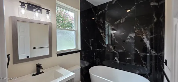 $250,000 | 225 North Church Street, Conway, NC 27820