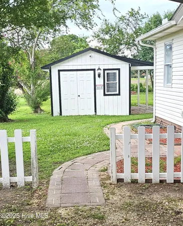 $250,000 | 225 North Church Street, Conway, NC 27820