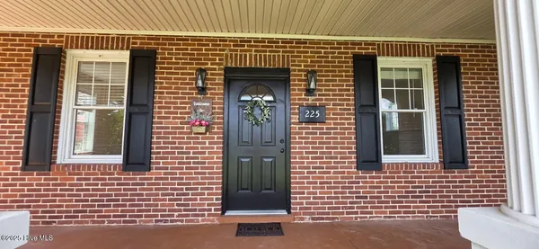 $250,000 | 225 North Church Street, Conway, NC 27820