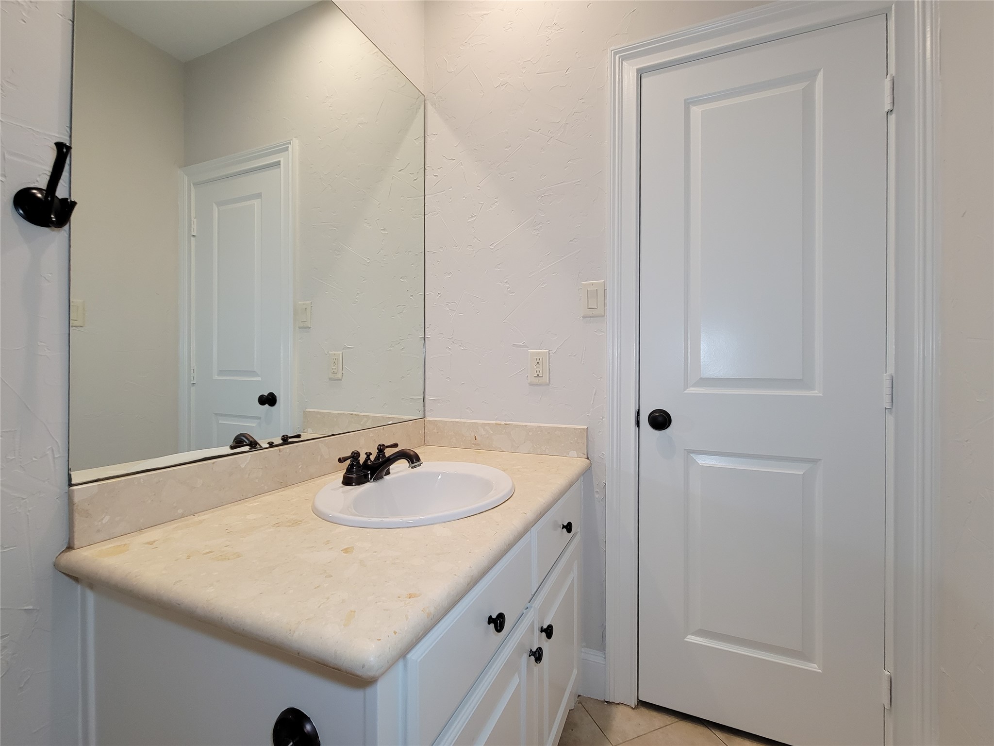 2418 Ralph Street, Unit A Houston, TX 77006 - Photo 37 of 42 Gallery Image 37
