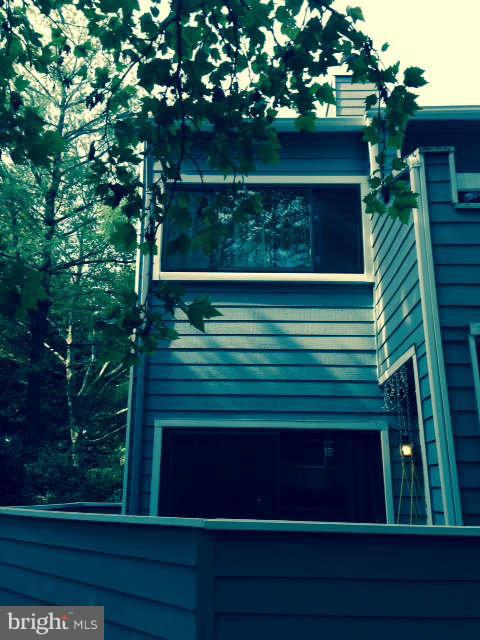 11037 Villaridge Court, Unit B Reston, VA 20191 - Photo 3 of 4 Exterior (General)