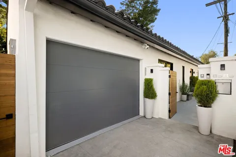 a view of a house with entryway