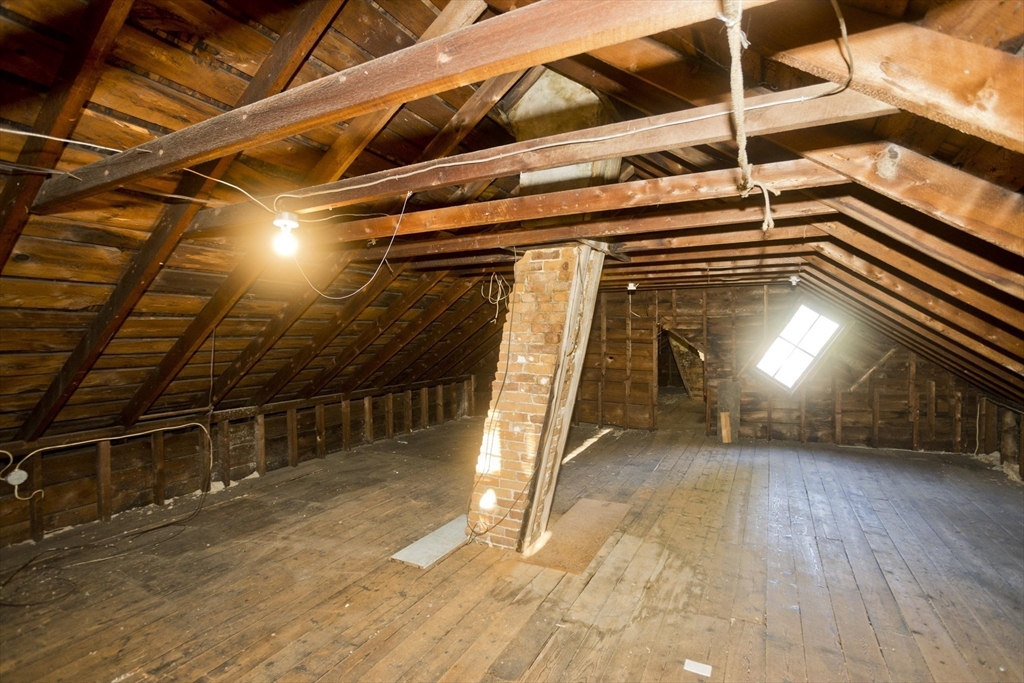 115 Thompson Street Springfield, MA 01109 - Photo 36 of 39 a view of an entryway