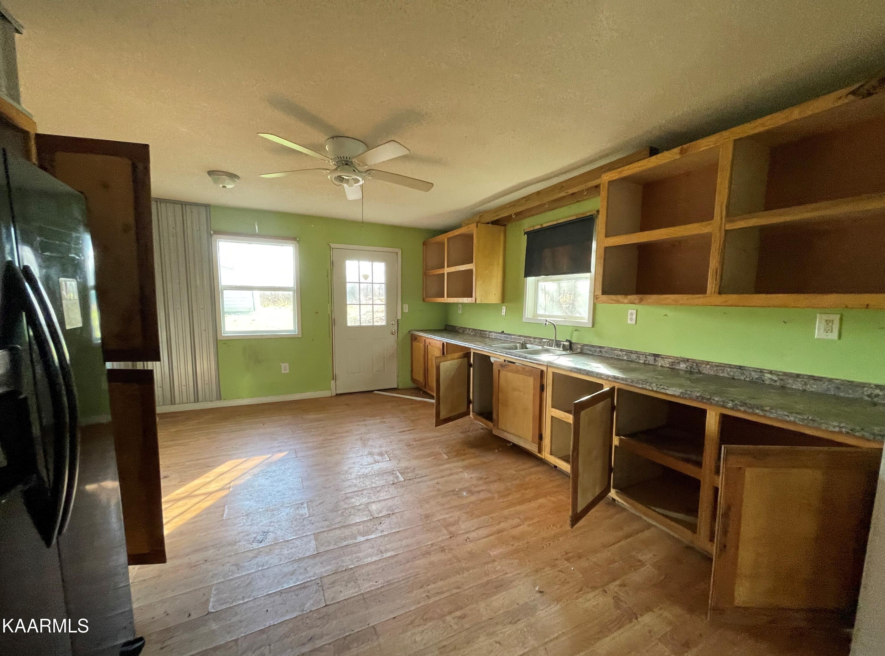 470 Poplar Road Pikeville, TN 37367 - Photo 7 of 27 IMG_6063