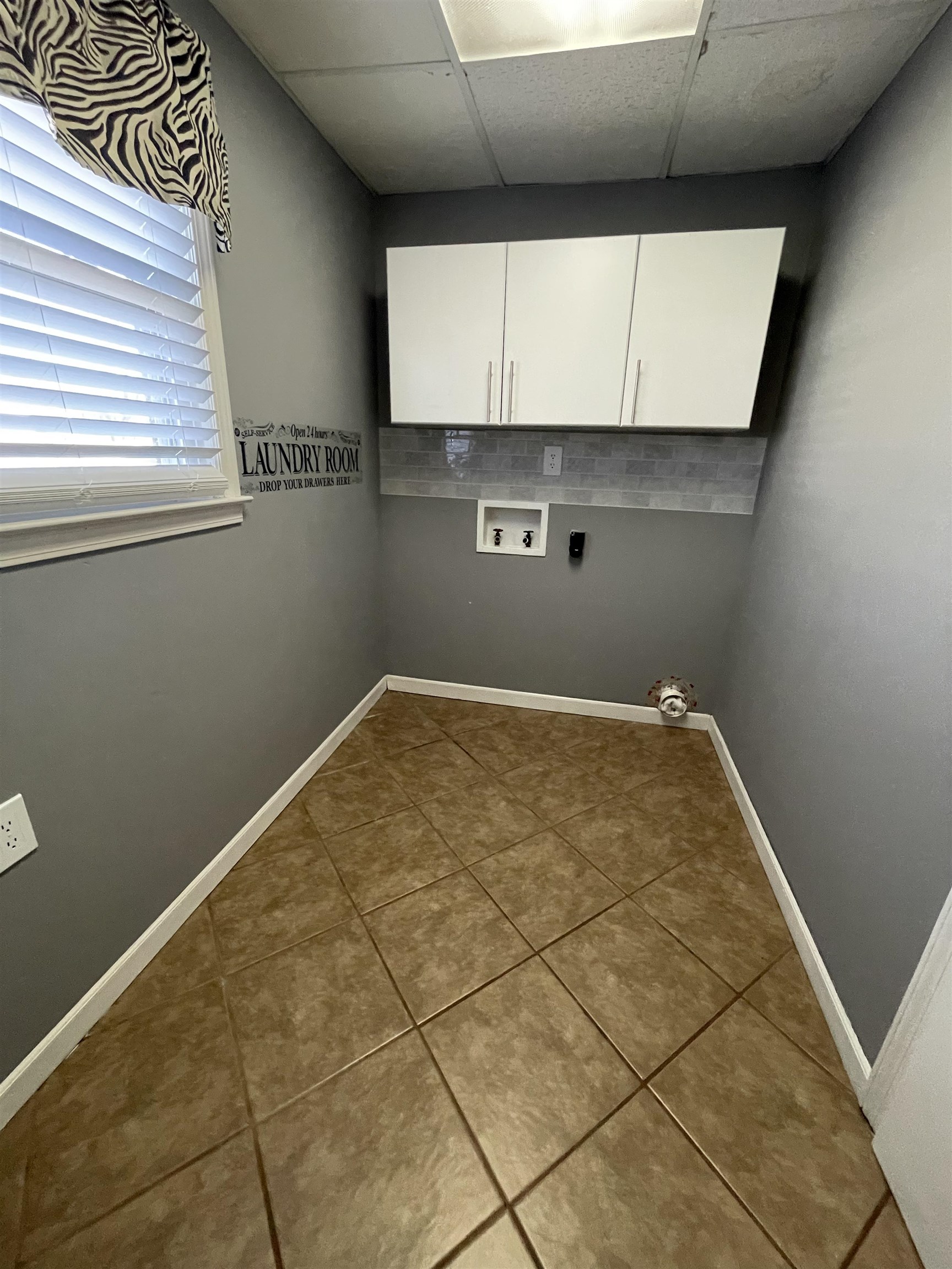 805 Davenport Road Simpsonville, SC 29680 - Photo 18 of 20 Laundry room