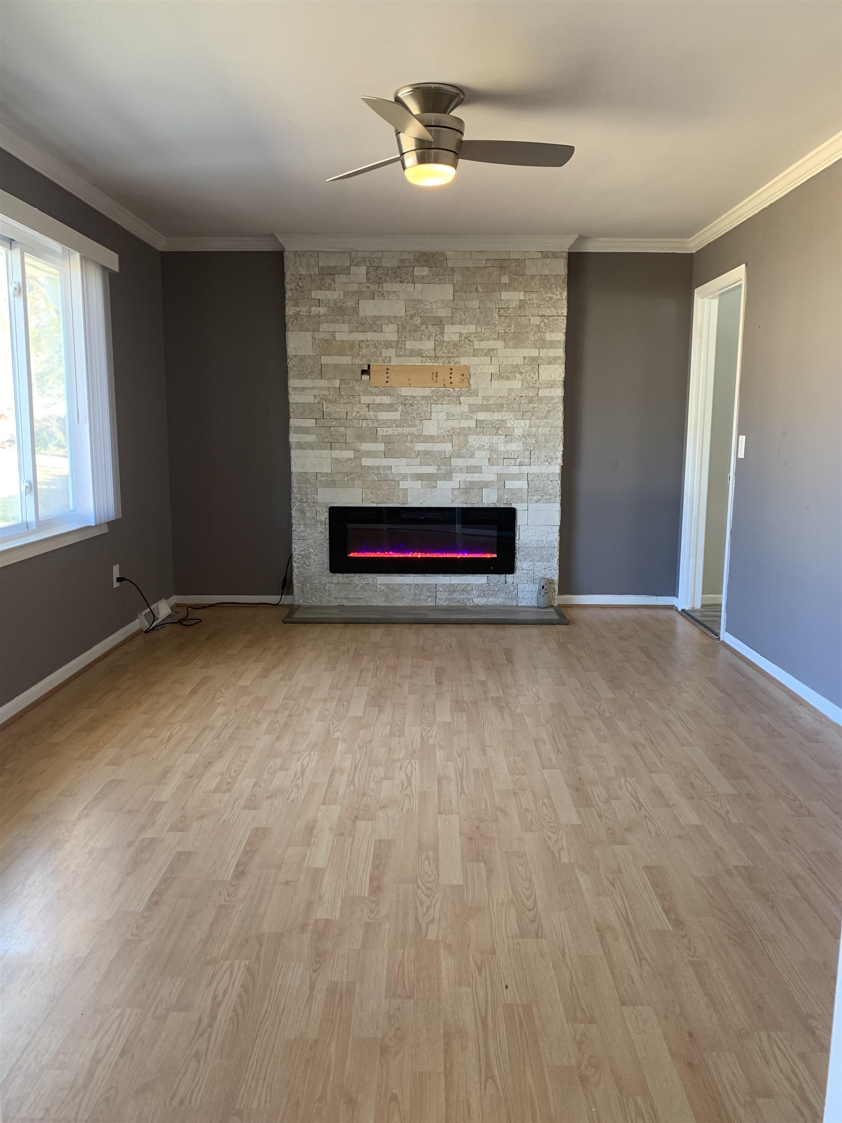 805 Davenport Road Simpsonville, SC 29680 - Photo 4 of 20 Living Room