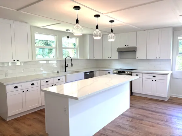 $995,000 | 1360 Kaumana Drive, Hilo, HI 96720
