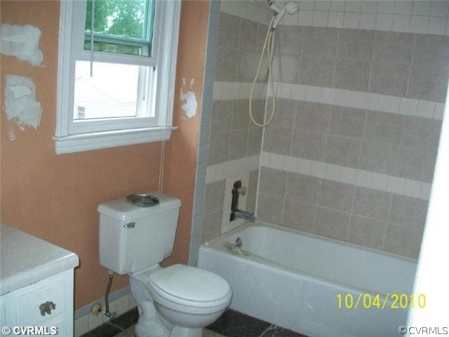 918 Williamsburg Road Colonial Heights, VA 23834 - Photo 5 of 6 a bathroom with a toilet a sink and bathtub