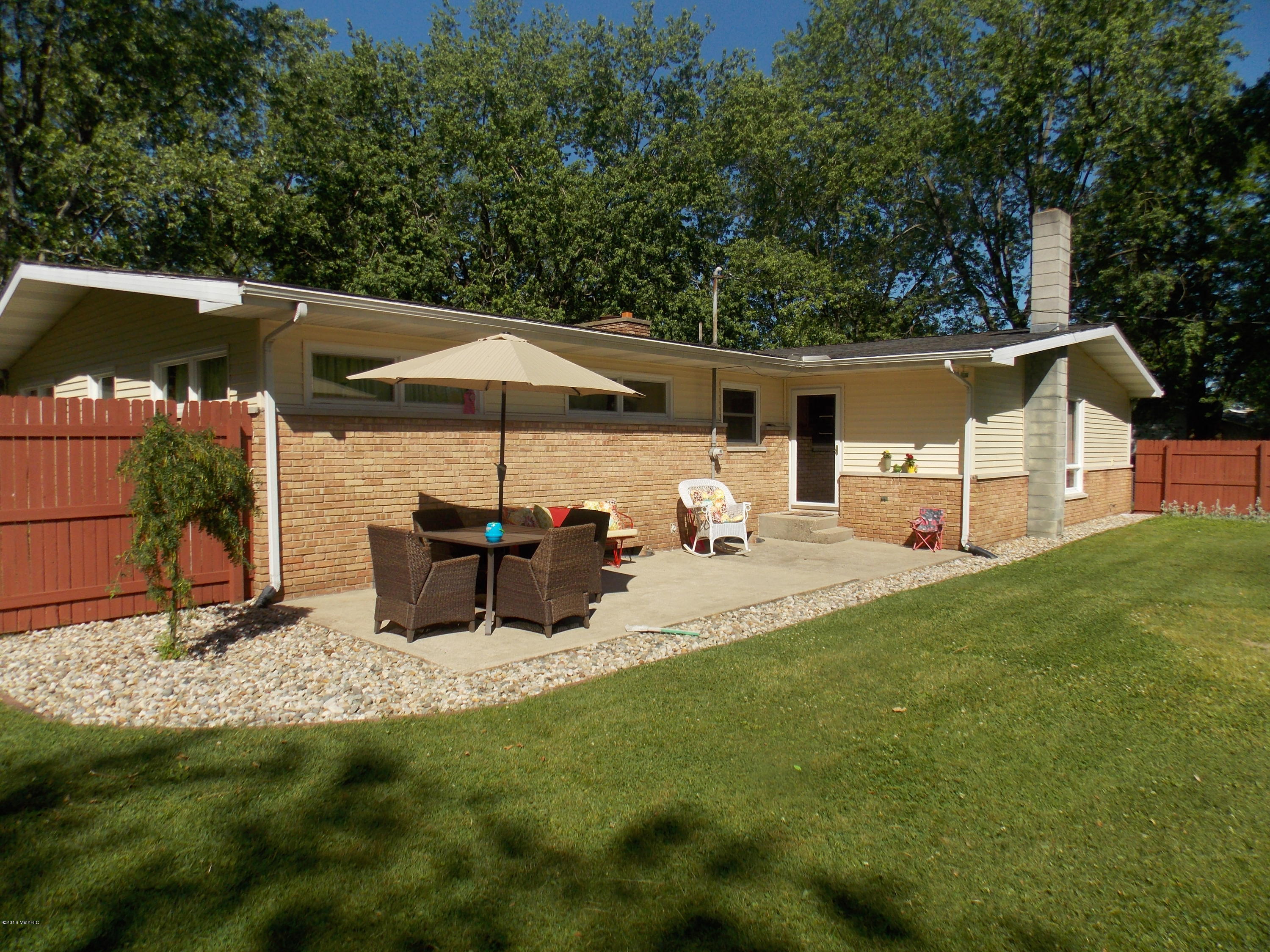 550 Rosewood Avenue Decatur, MI 49045 - Photo 4 of 31 Rear a