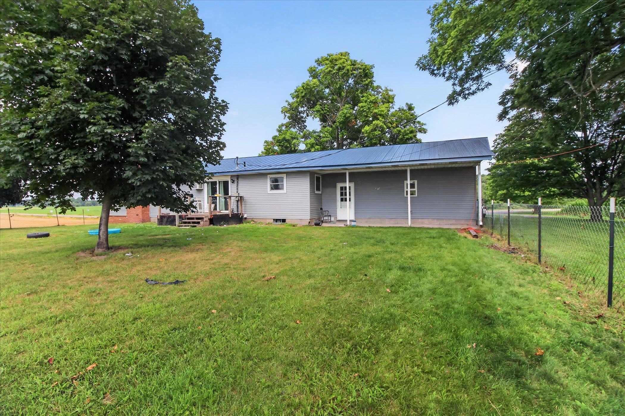 1629 North Warner Road Sumner, MI 48889 - Photo 44 of 58 1948946-de1eb525-3496-4ef0-9c62-12a6829aaccb.JPG