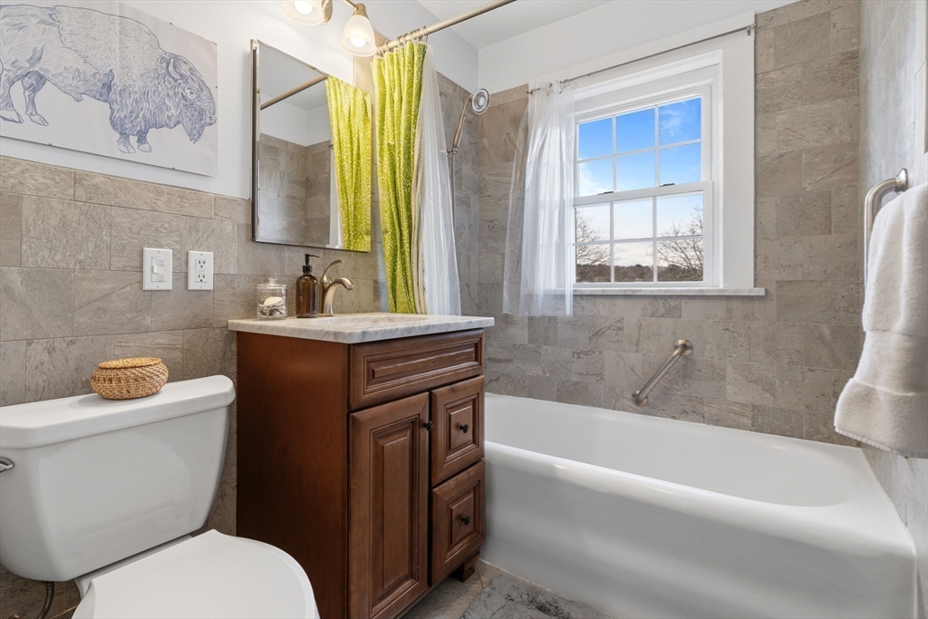 61 Huntington Road Newton, MA 02458 - Photo 31 of 41 a bathroom with a sink a toilet and a bathtub