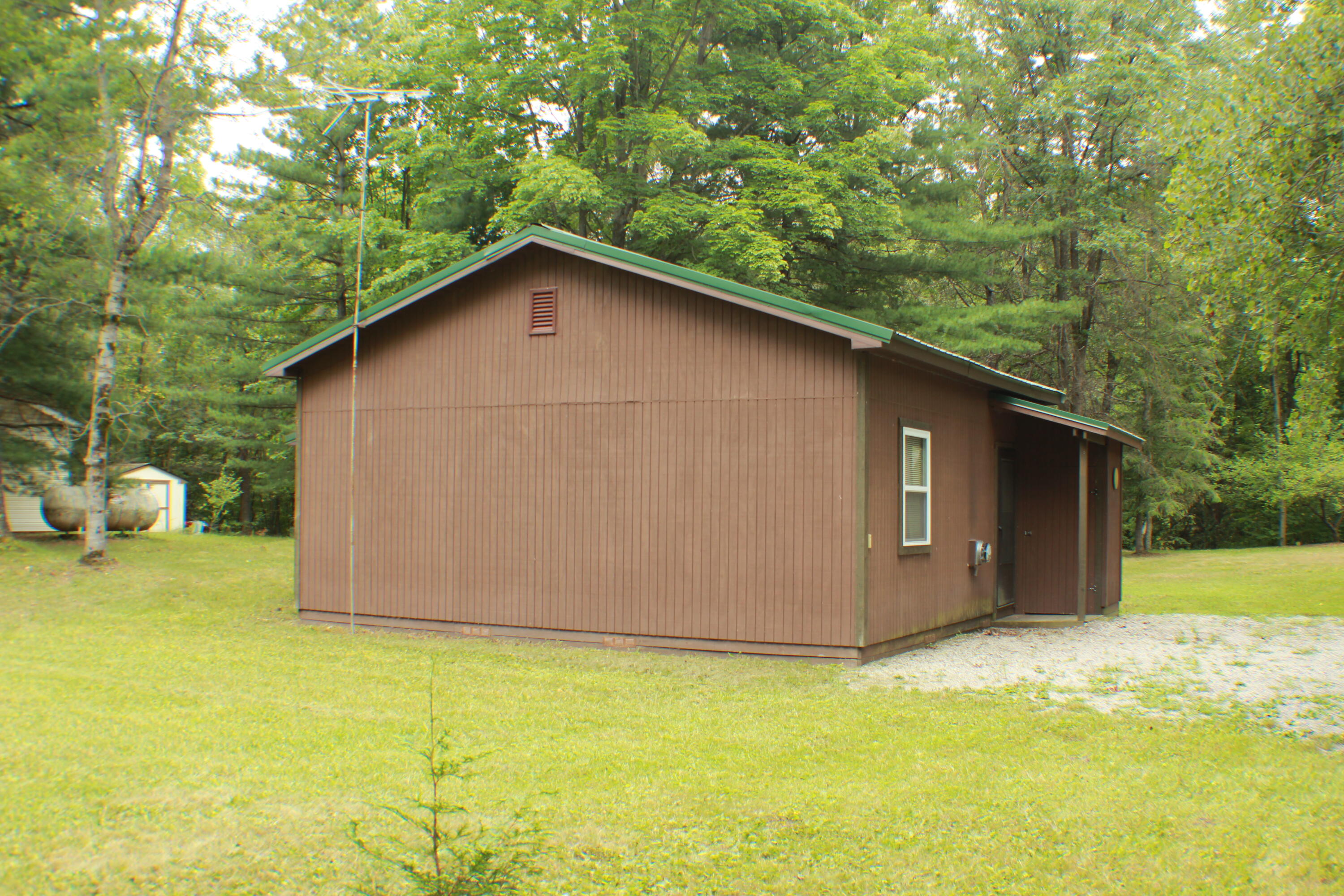 2806 East Ridge Road Gladwin, MI 48624 - Photo 2 of 36 IMG_2534
