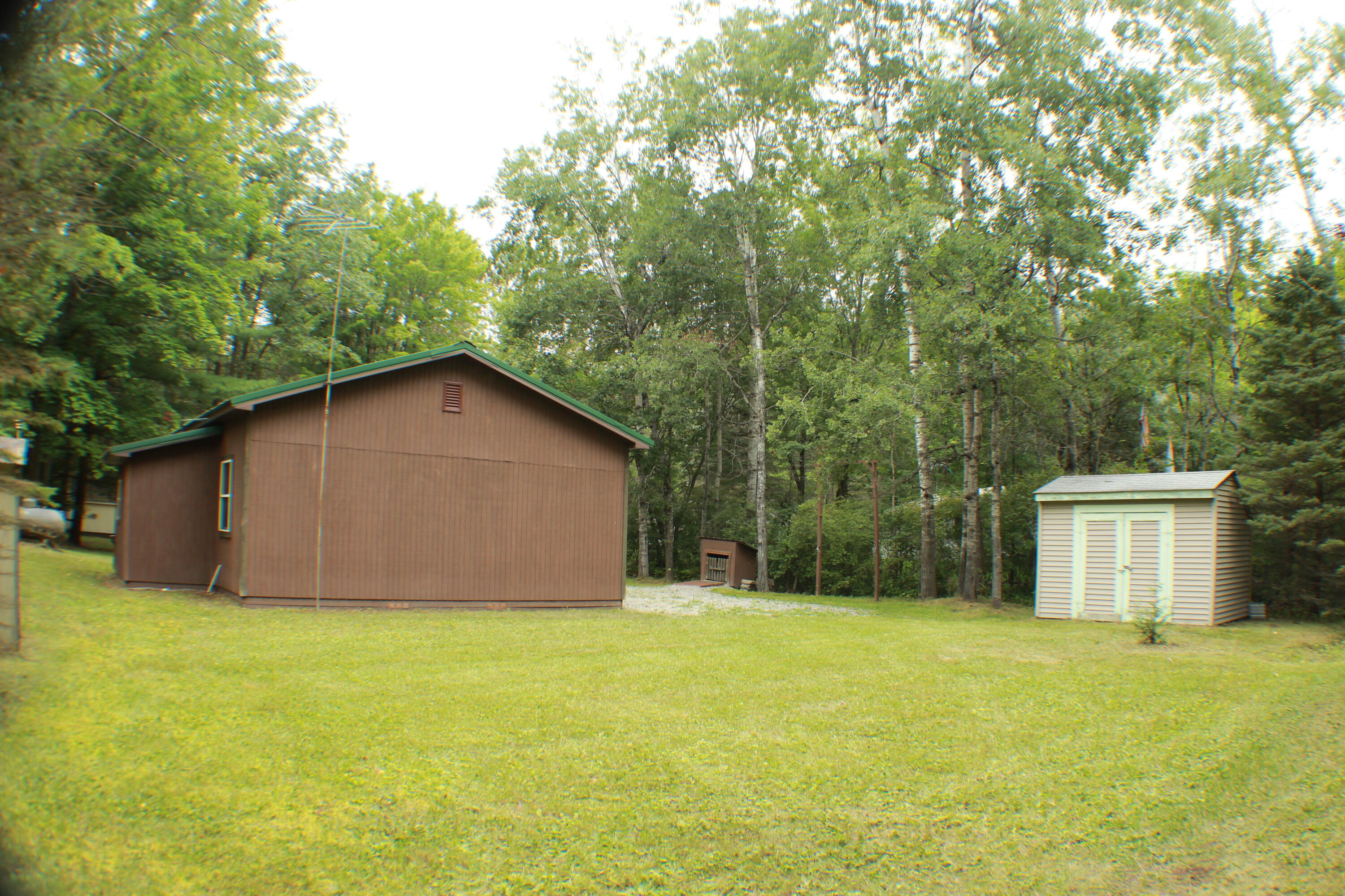 2806 East Ridge Road Gladwin, MI 48624 - Photo 4 of 36 IMG_2536