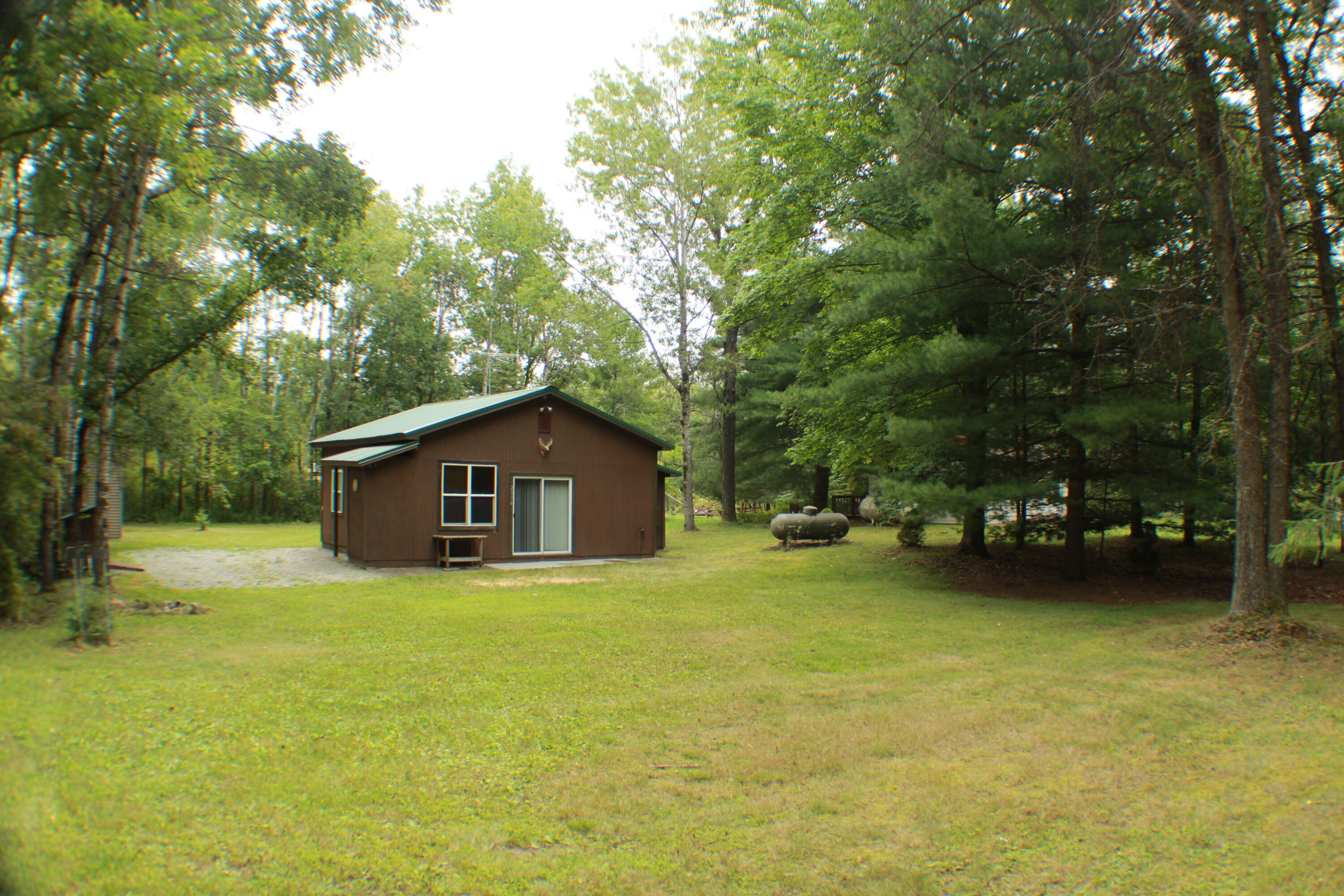 2806 East Ridge Road Gladwin, MI 48624 - Photo 6 of 36 IMG_2542
