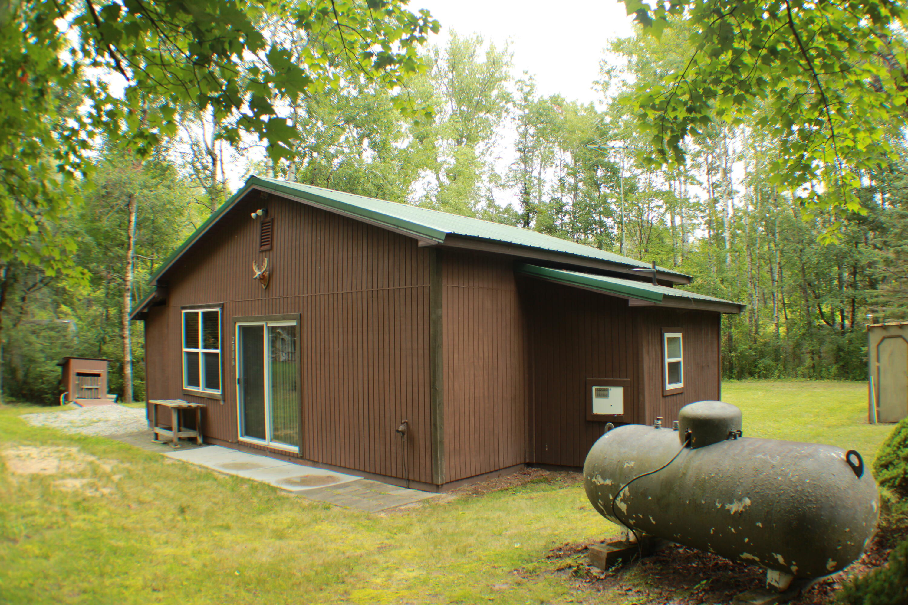 2806 East Ridge Road Gladwin, MI 48624 - Photo 9 of 36 IMG_2548