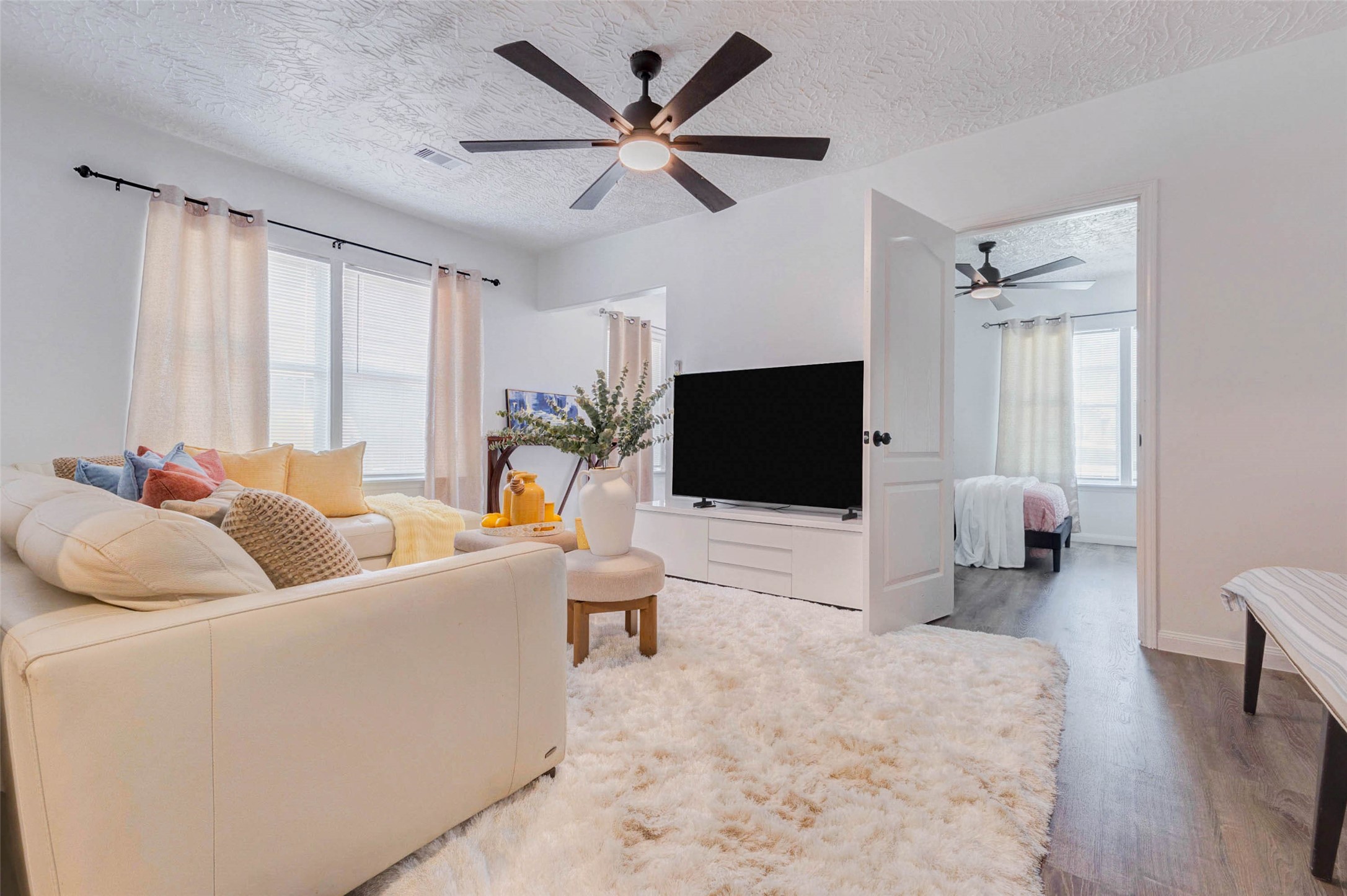2902 Truxillo Street Houston, TX 77004 - Photo 10 of 32 a living room with furniture and a flat screen tv