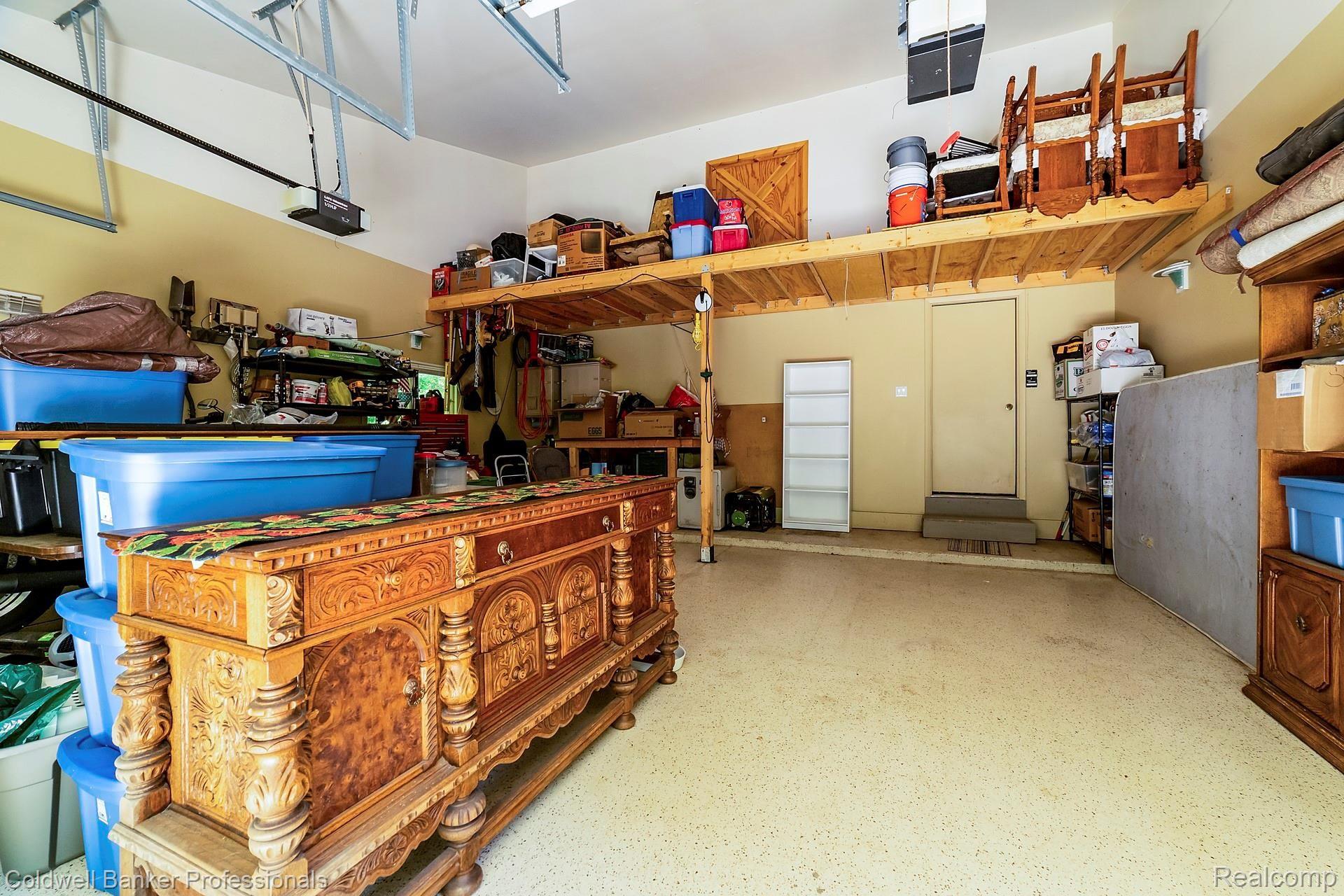 950 East Romeo Road Oakland, MI 48363 - Photo 17 of 36 016-photo-garage-7142211.jpg