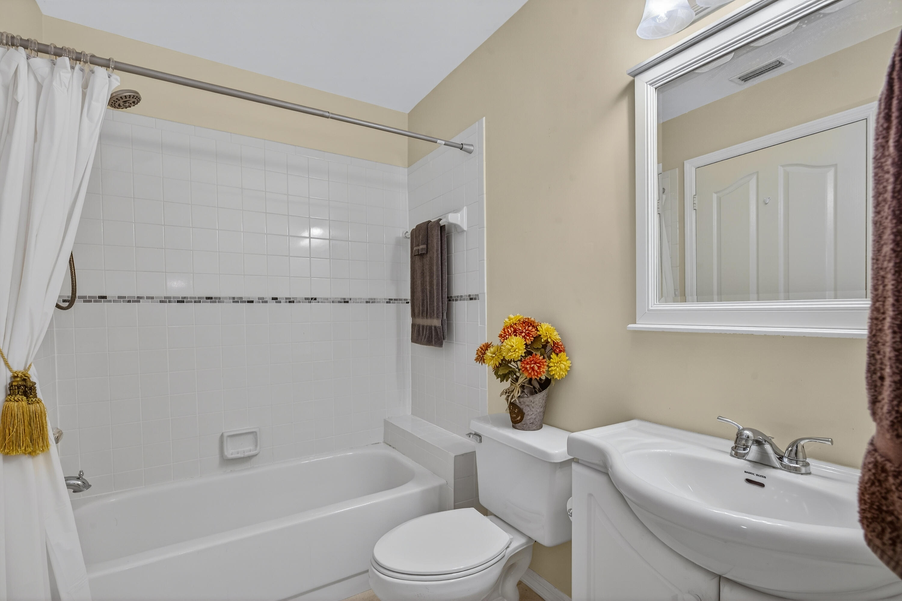 441 St Andrews Boulevard Naples, FL 34113 - Photo 11 of 18 441-st-andrews-blvd-naples-fl-34113-bath