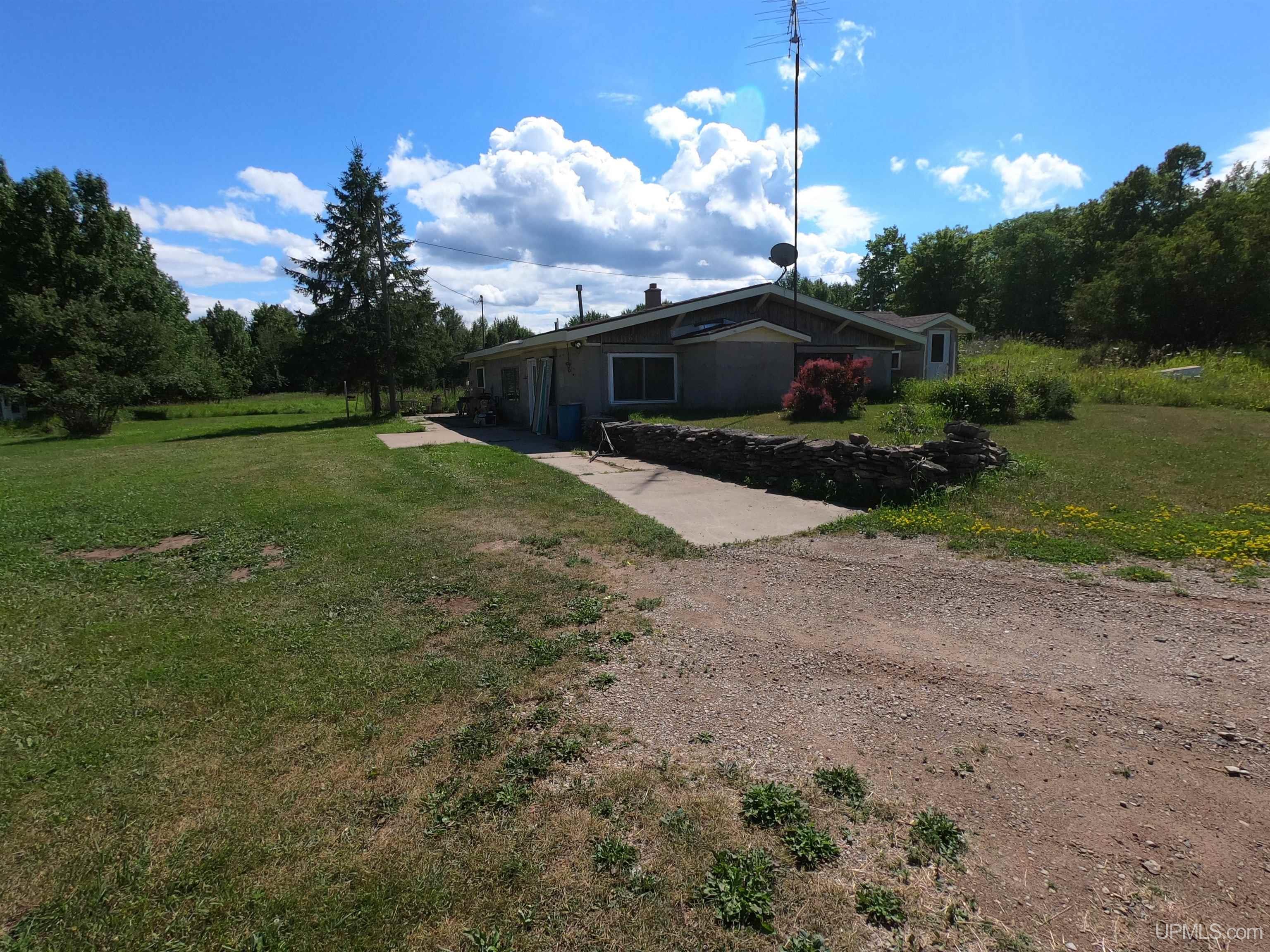 6224 D Road Bark River, MI 49807 - Photo 1 of 16