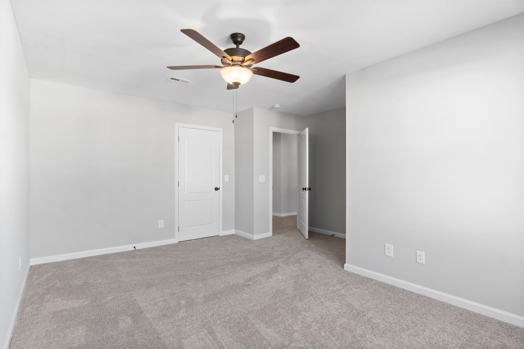 1042 Winesap Road Clarksville, TN 37040 - Photo 25 of 33 an empty room with ceiling fan and a ceiling fan