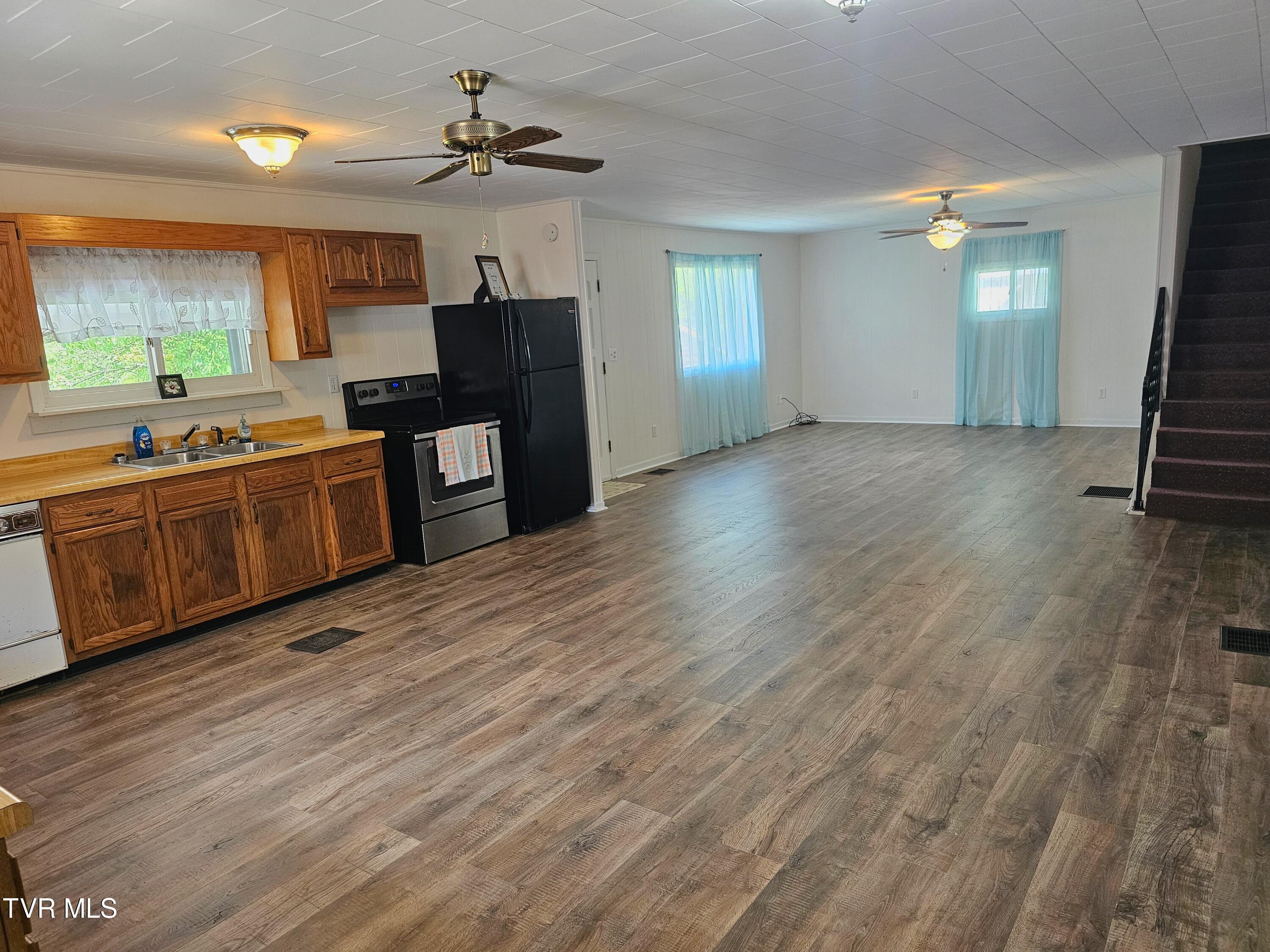 5643 Freeman Road Wise, VA 24293 - Photo 11 of 66 living room_kitchen 3