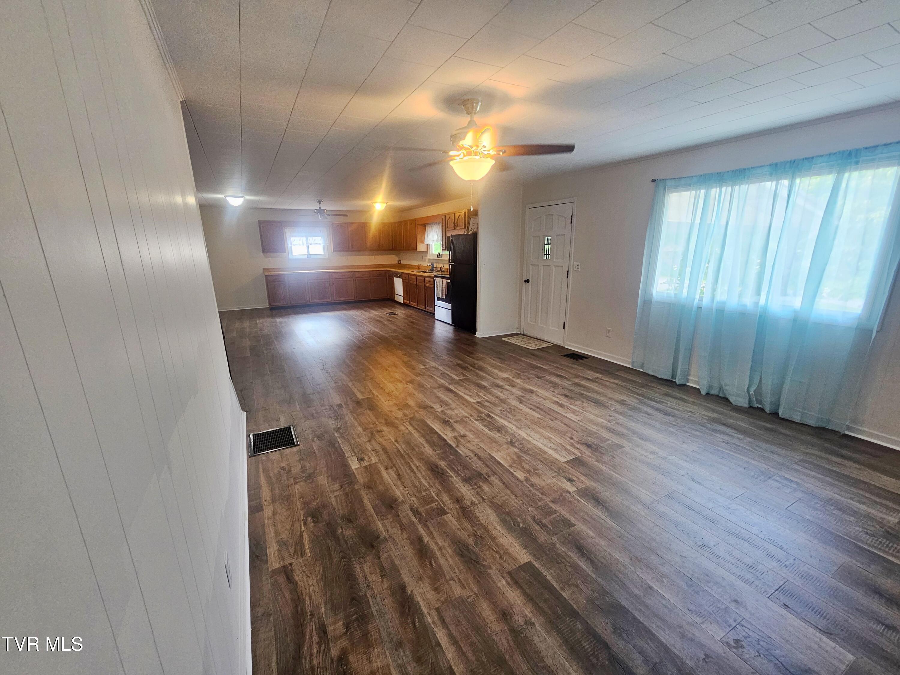 5643 Freeman Road Wise, VA 24293 - Photo 10 of 66 living room_kitchen 2