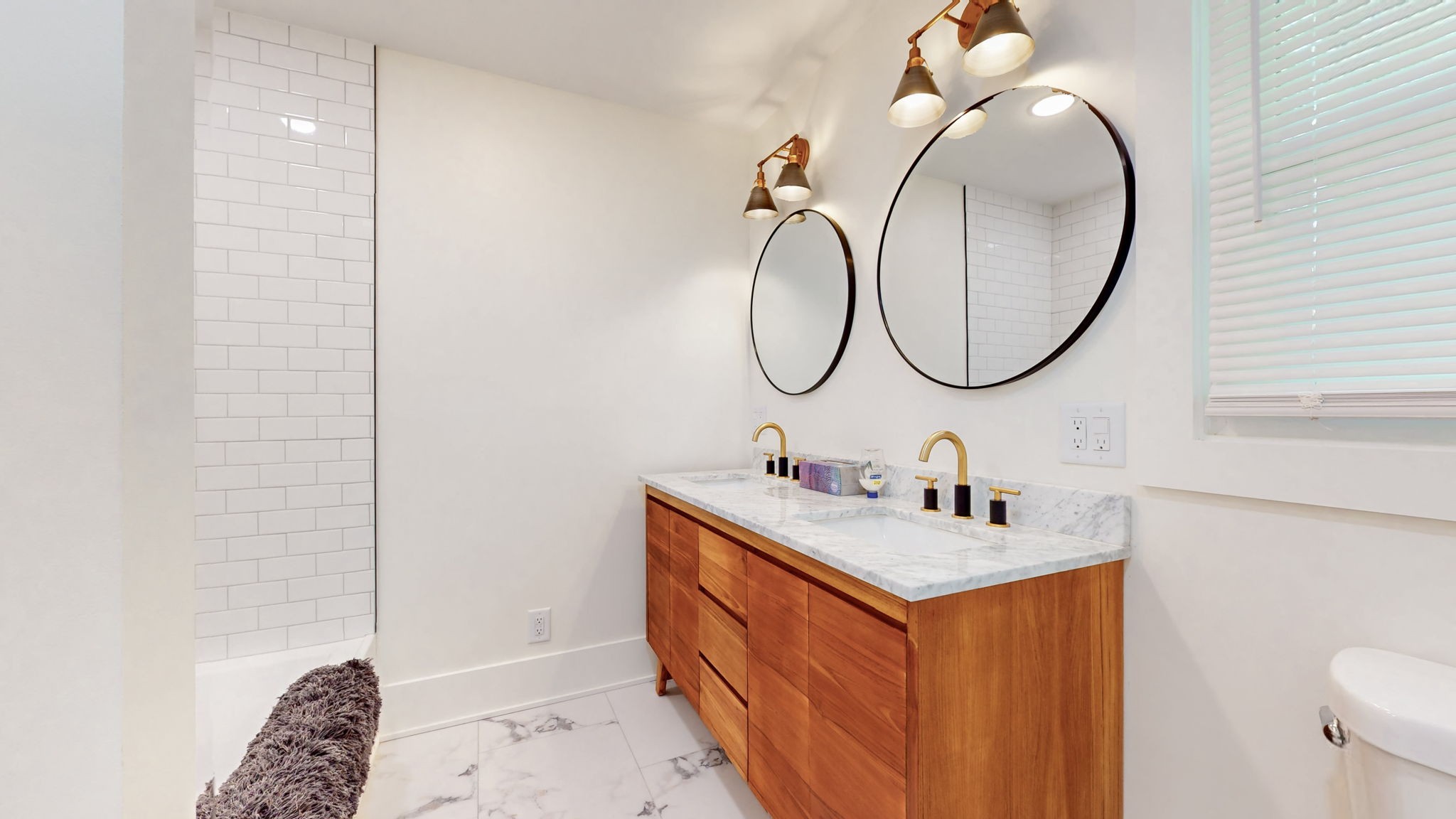 196 Thomas Street Manchester, TN 37355 - Photo 28 of 43 a bathroom with a sink and a mirror