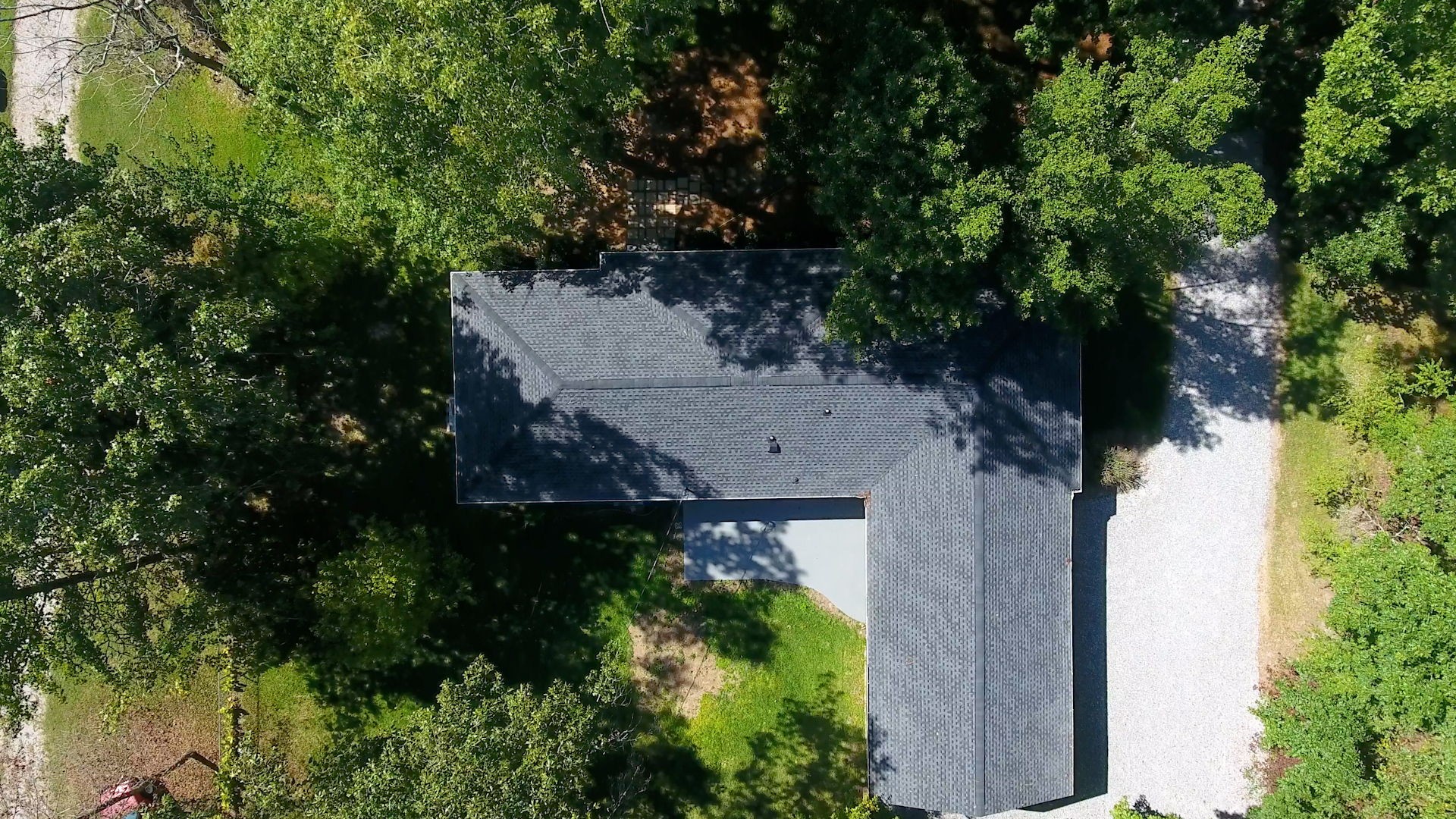 196 Thomas Street Manchester, TN 37355 - Photo 36 of 43 an aerial view of a house with a yard