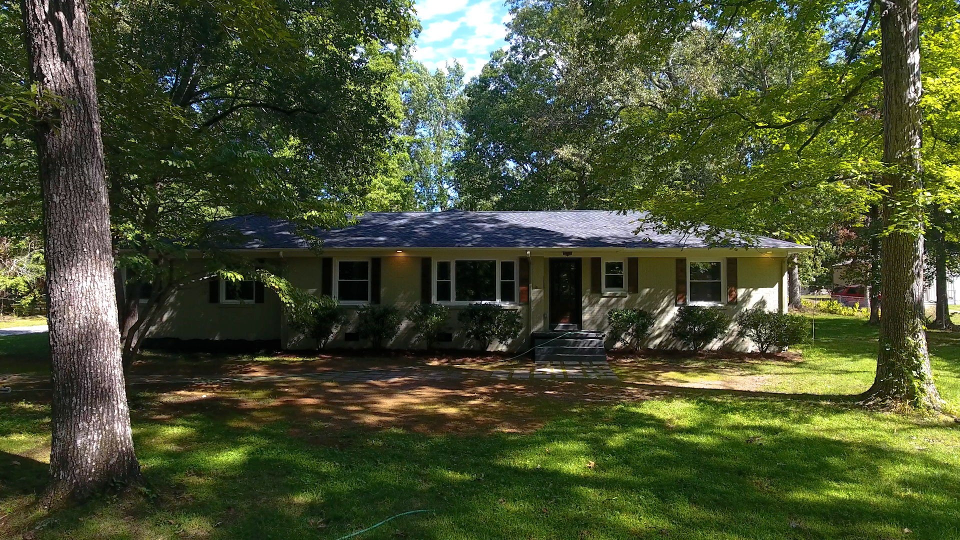 196 Thomas Street Manchester, TN 37355 - Photo 38 of 43 a front view of a house with a yard