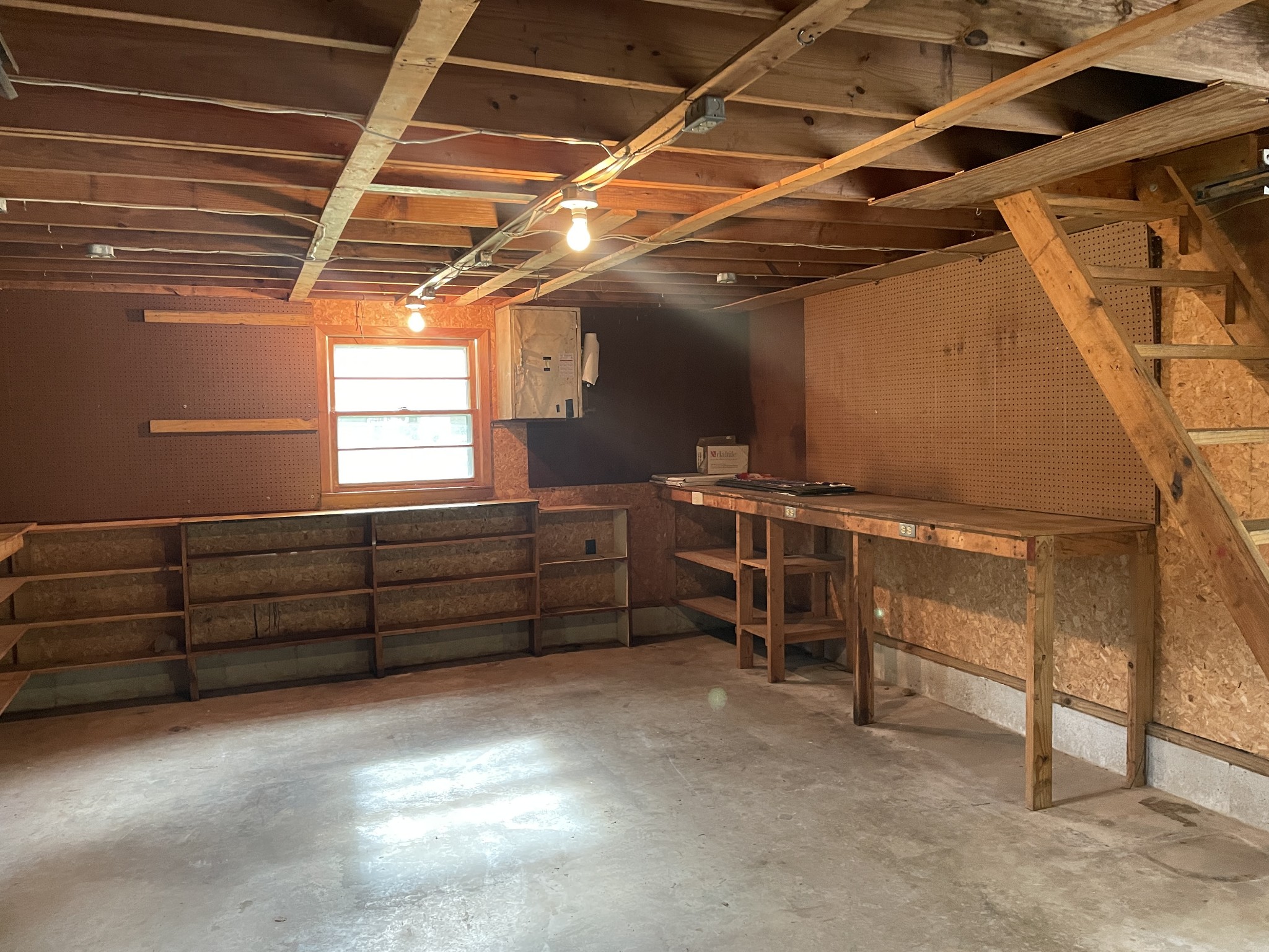 196 Thomas Street Manchester, TN 37355 - Photo 43 of 43 a view of room with furniture