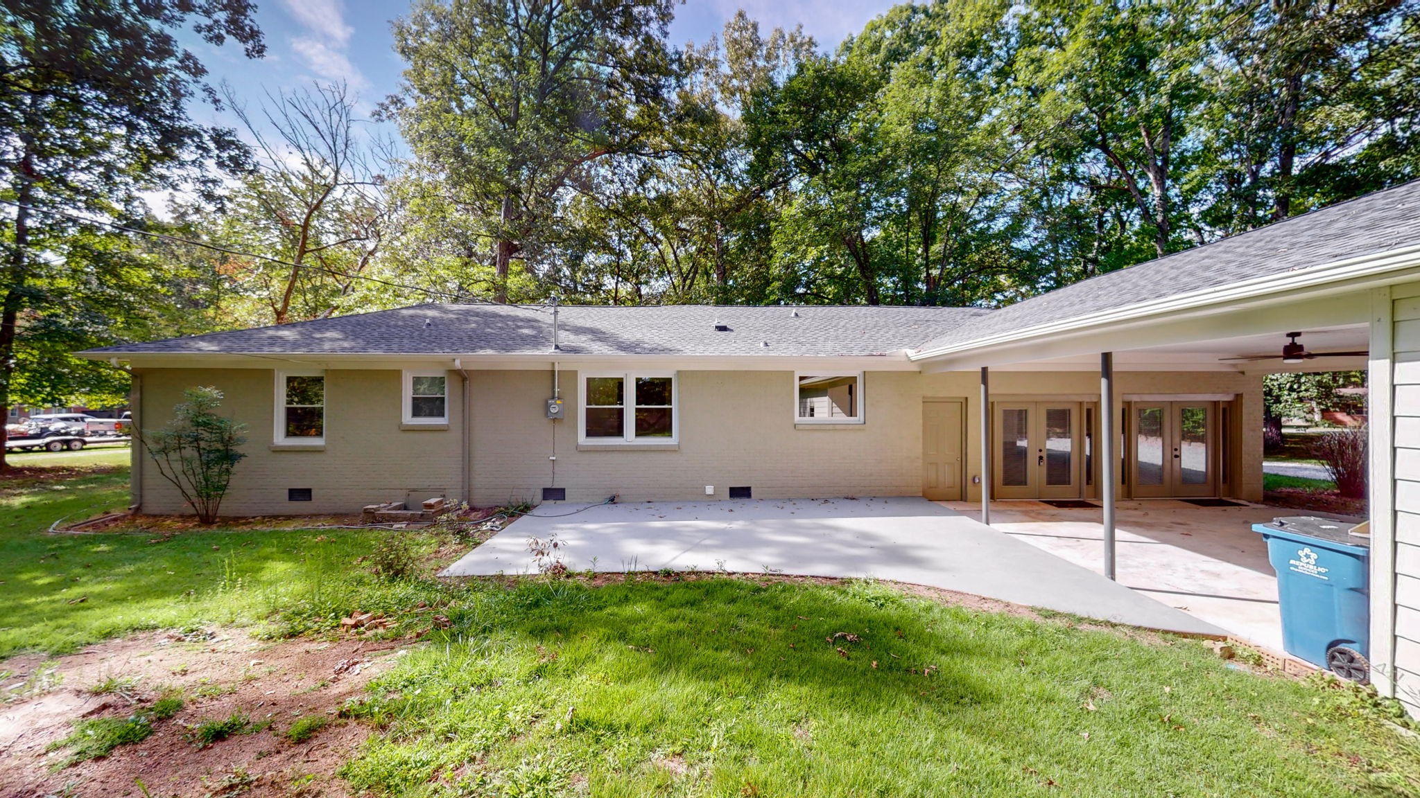 196 Thomas Street Manchester, TN 37355 - Photo 7 of 43 a view of a house with a yard