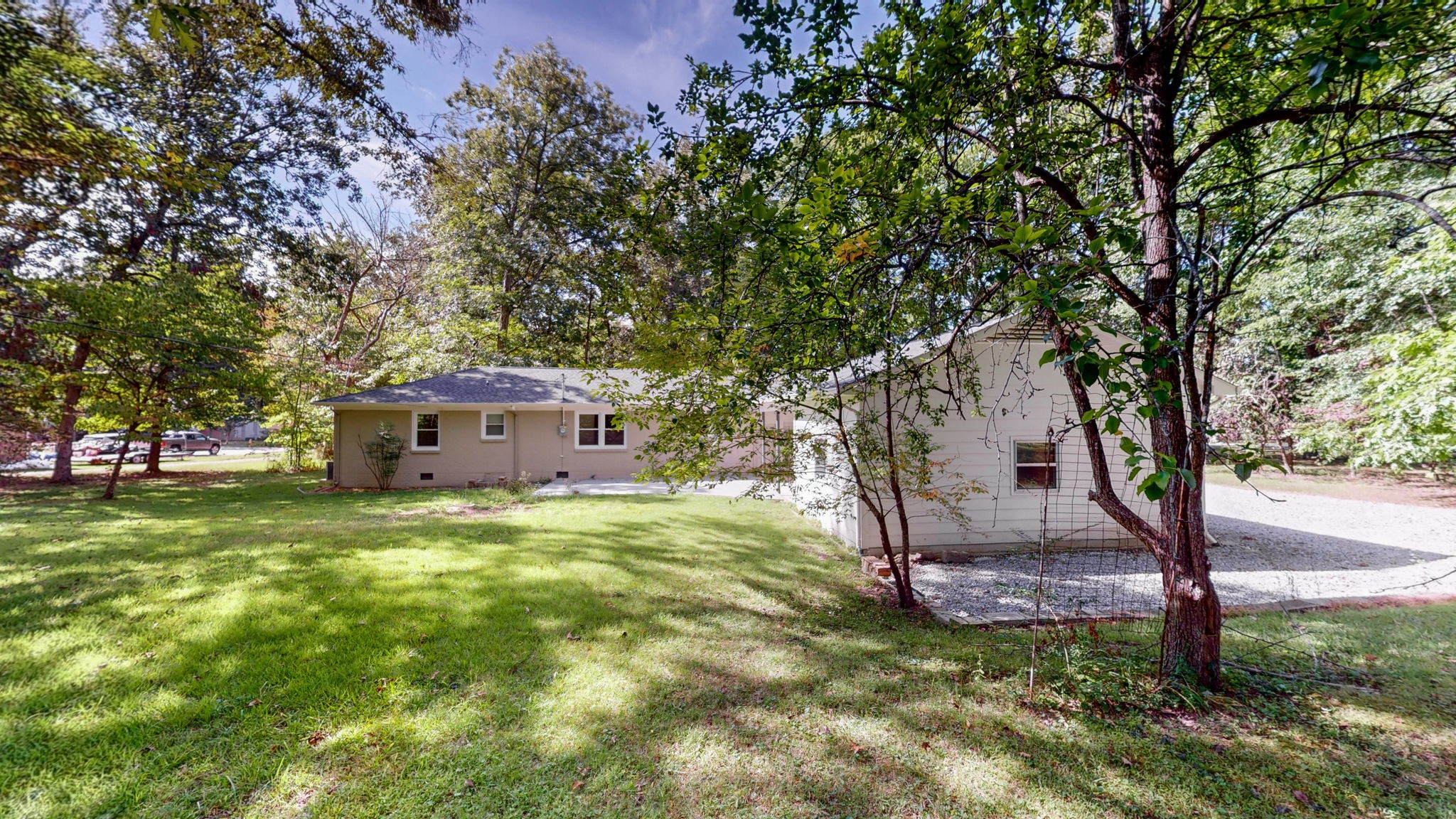 196 Thomas Street Manchester, TN 37355 - Photo 9 of 43 a backyard of a house with table and chairs