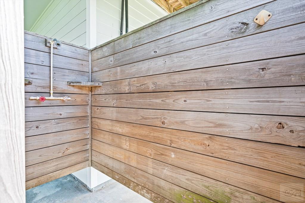 981 South Gateway Road Crystal Beach, TX 77650 - Photo 29 of 36